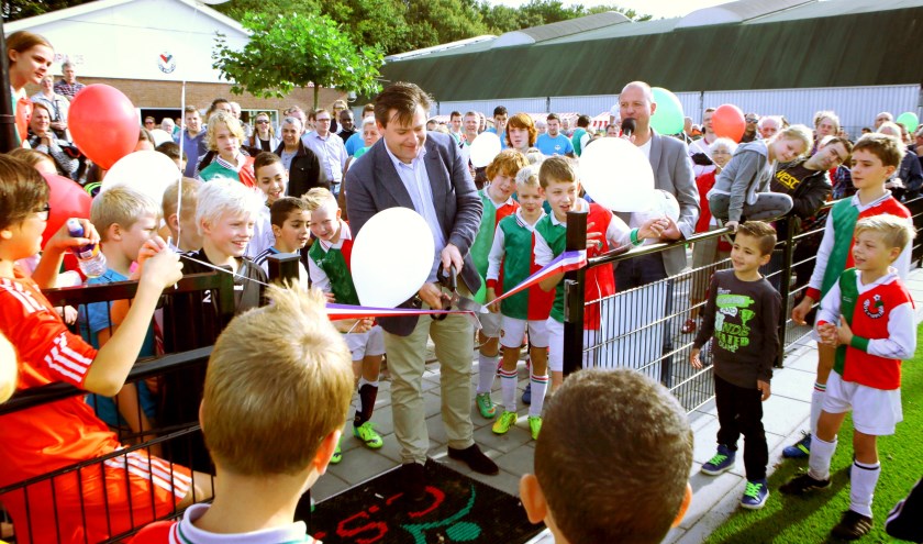 Officiële opening van een kunstgrasveld in oktober 2014 bij Olympia'25. Foto: Bastiaan Miché