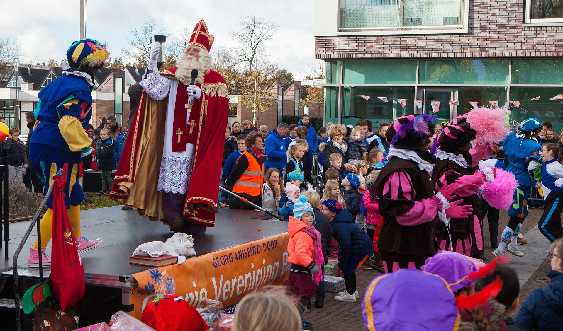 Sinterklaas op het Malbakplein in Blaricum.