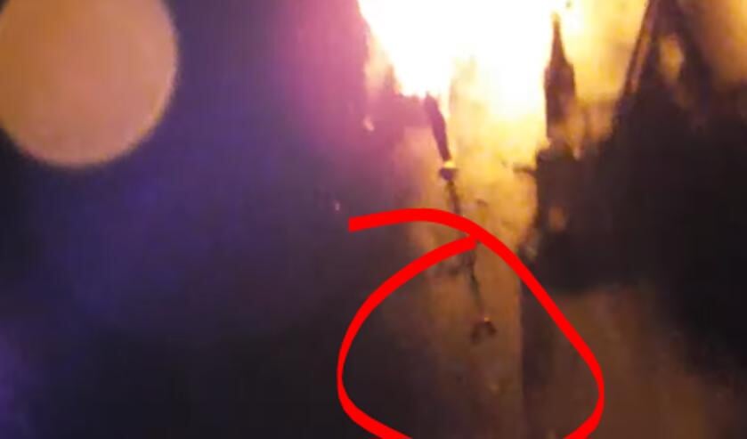 Youtube beeld is laatste shot van vallende haan.