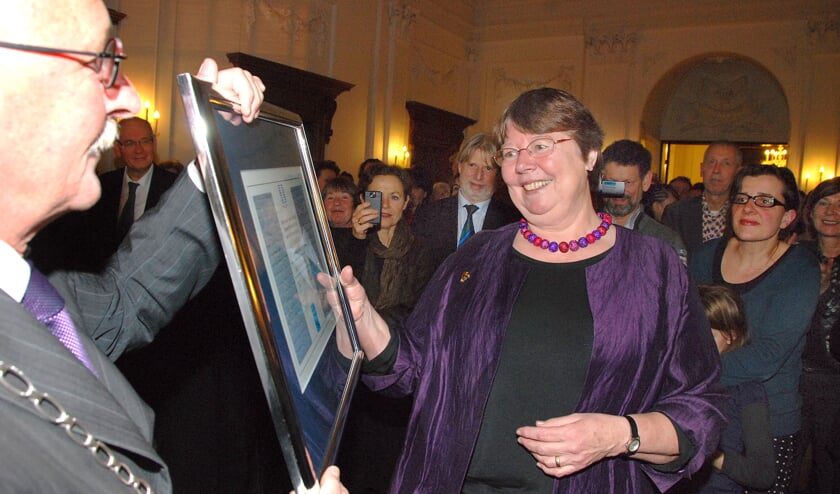 Burgemeester Horseling reikt Cultuurprijs uit aan Ida Kemperman (2010)
