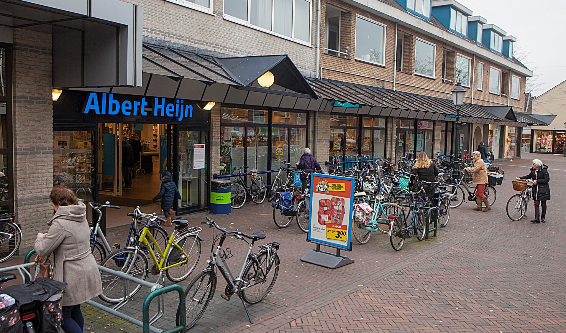 Op de plek van Albert Heijn zou een passage kunnen komen met een foodmarkt of een andere trekker.