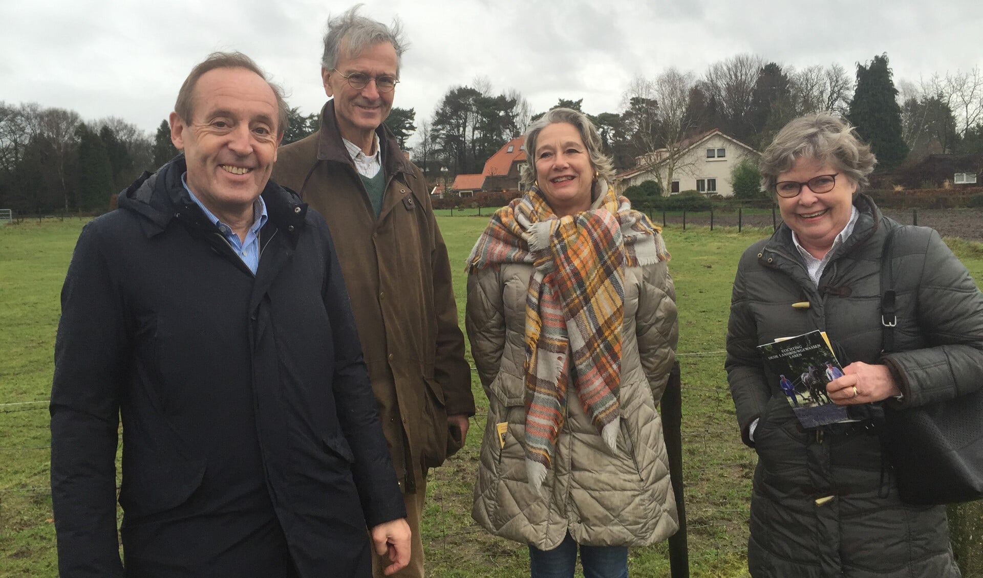 Terreinbeheerder Jan van den Brink, voorzitter Harmen Tjeenk Willink, bestuurslid Annemie Laumans en secretaris Madeleen Peters.