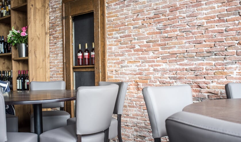 In het restaurant blijven de tafels nog leeg, maar thuis kun je wel genieten van de Italiaanse tapas.