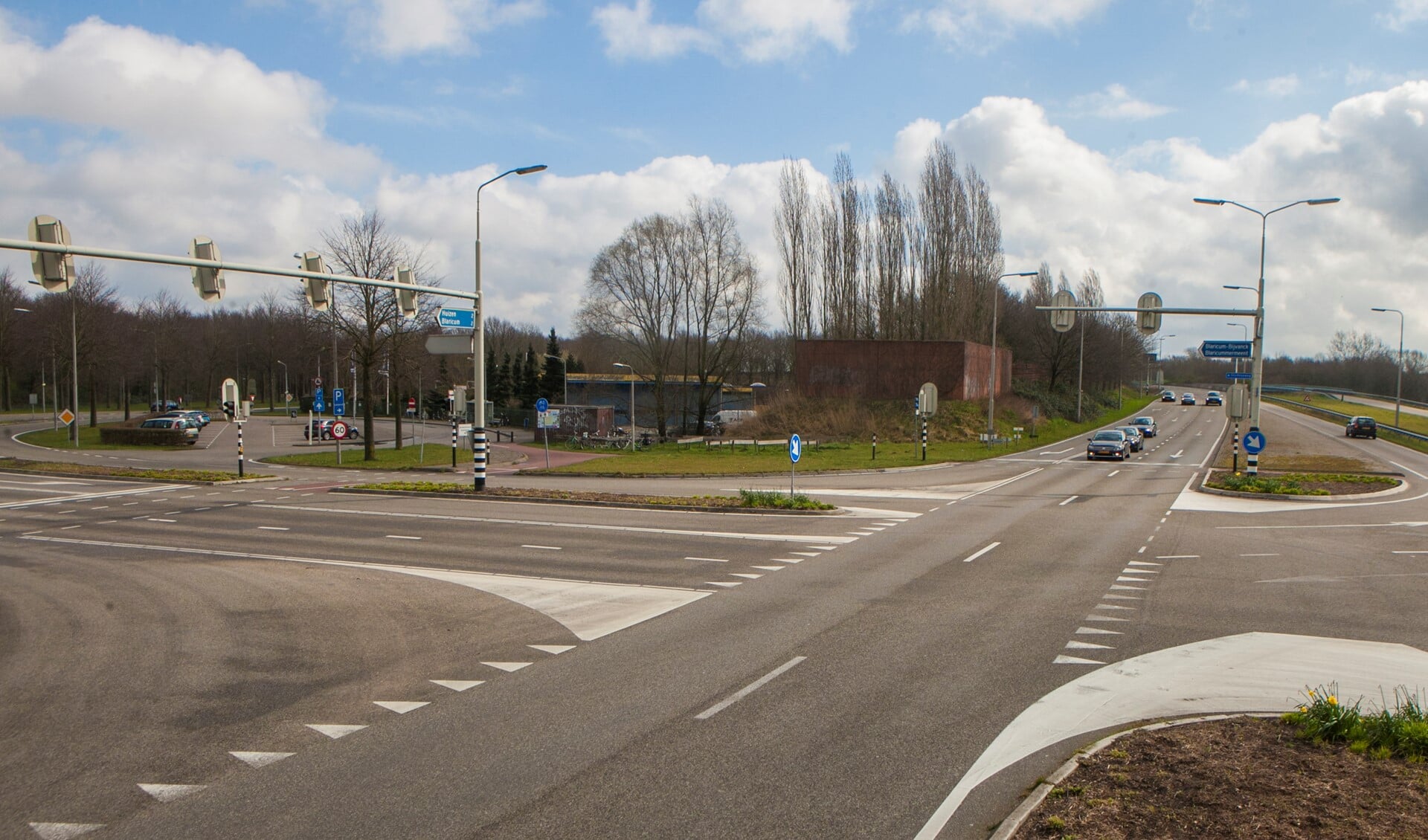 Blaricum wacht met een besluit over de snelle bus op het onderzoek van Huizen naar de kruising Randweg-Stichtseweg.