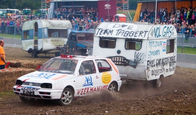 Vanavond was er onder andere een caravanrace. (foto's: Bob Awick)
