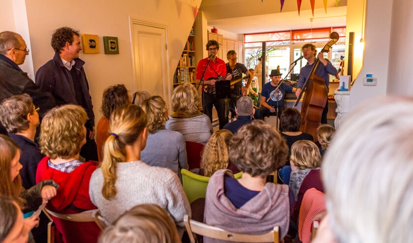 Knusse optredens in de woonkamer.