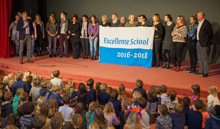 Vanmiddag vertelde wethouder Ben Luken de leerlingen en docenten wat het predicaat 'Excelente School' inhoudt.