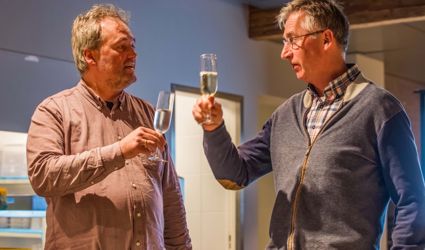 Proosten op de nieuwe samenwerking. Foto: Bastiaan Miché