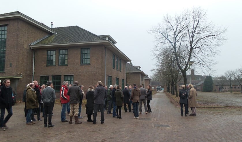 Bezoekers bekeken onder andere de gebouwen van het Ensemble op het Crailo-terrein. Omwonenden zouden deze graag willen behouden in de toekomst.