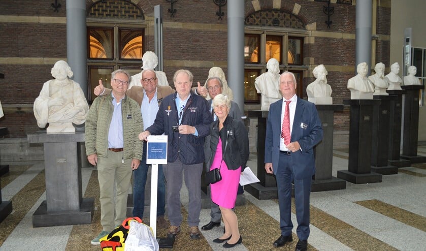 De Kamerleden gaan met de petitie aan de slag.