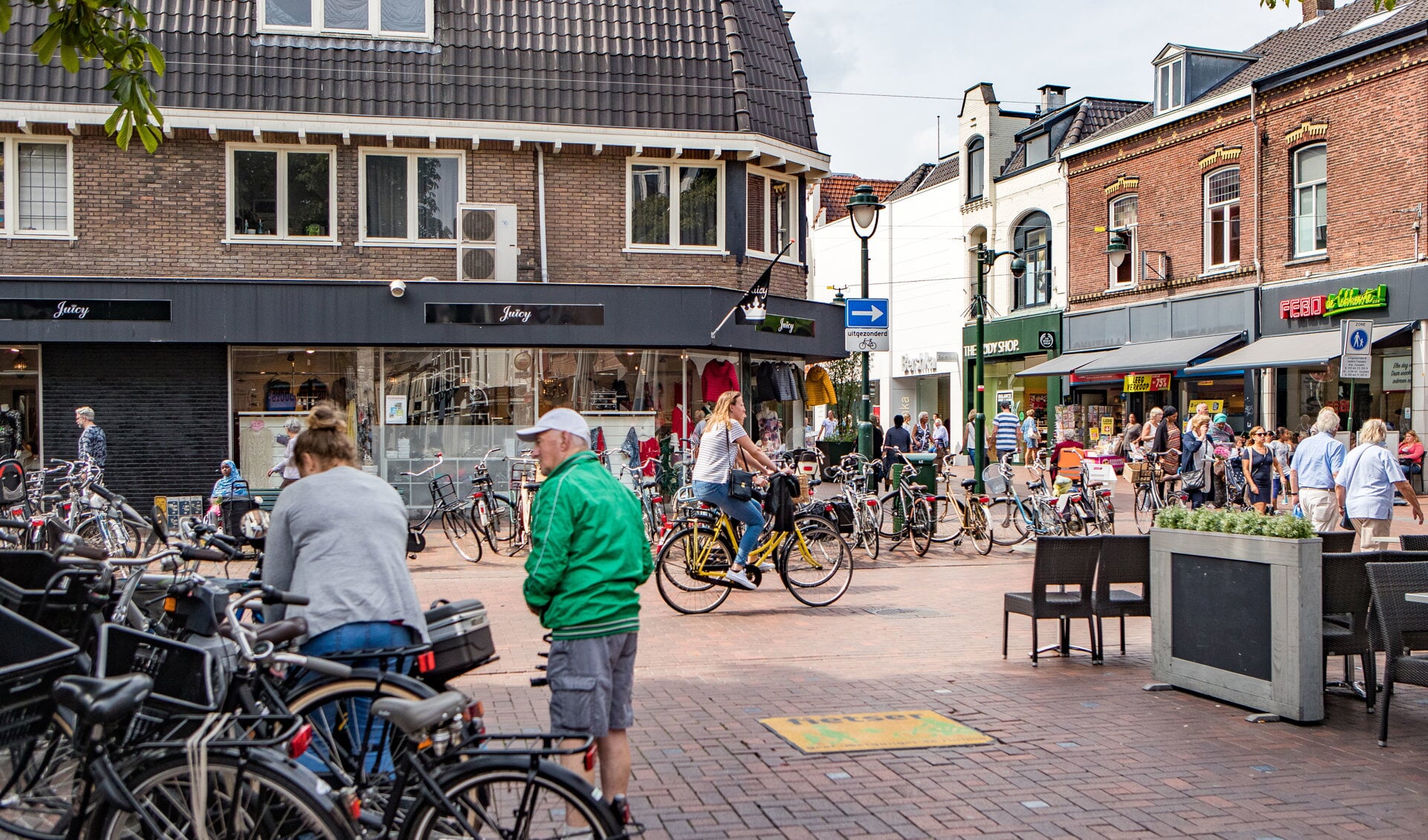 In het centrum zorgen geparkeerde fietsen voor overlast.