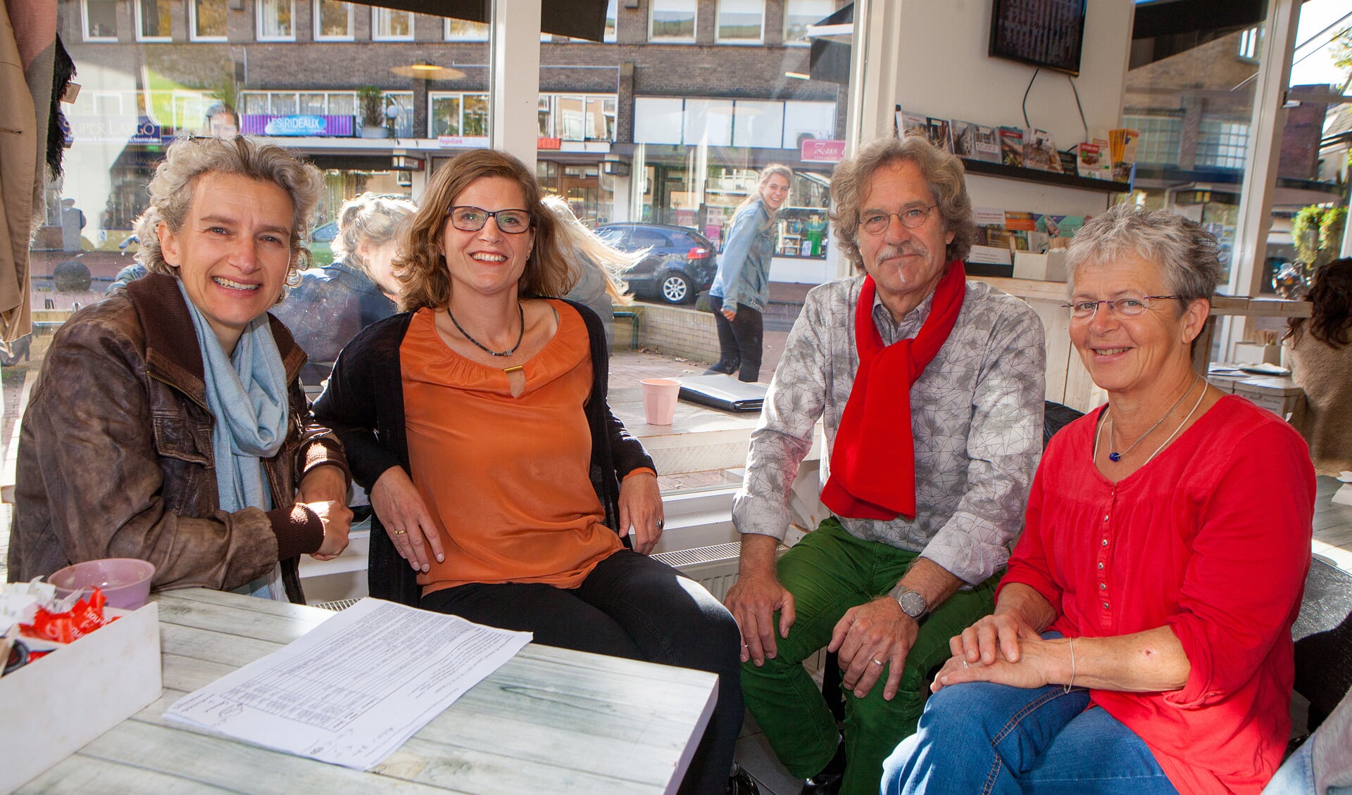 Vrijwilligers Petra Olgers, Lidwien van de Ven, Philip Leenman en Neeltje Veken.