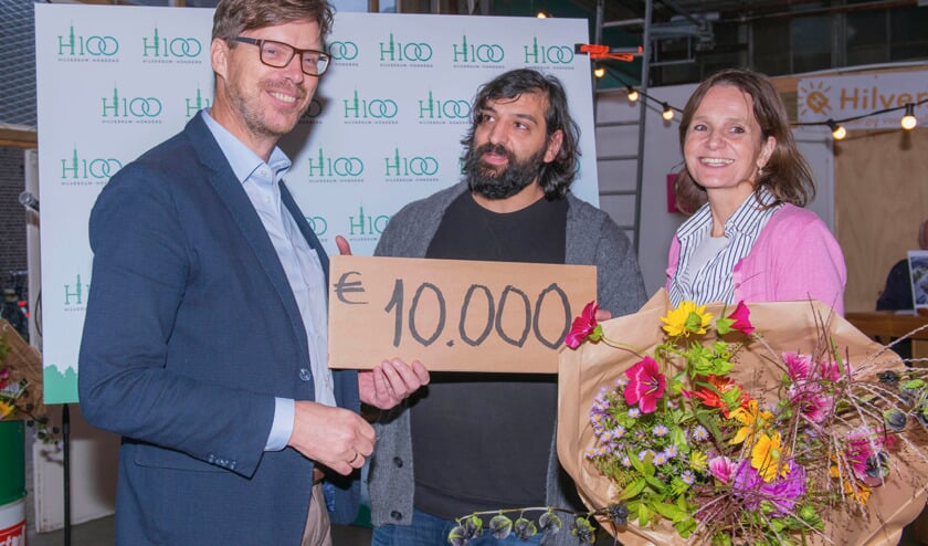 Een grote glimlach bij Gijsbert Jansen na het in ontvangst nemen van de hoofdprijs van de Hilversum 100 Challenge.