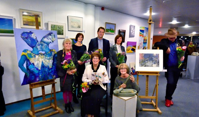 De winnaars en de leden van de jury.