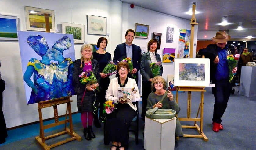 De winnaars en de leden van de jury.