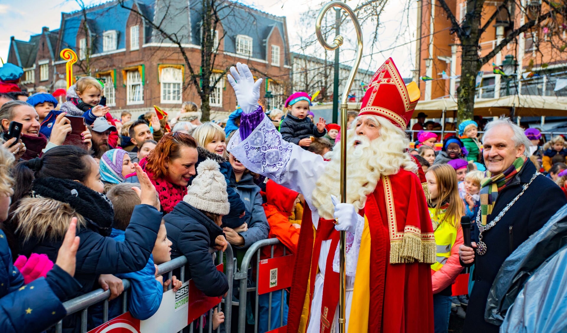 Tijdens voorgaande jaren werd Sinterklaas welkom geheten op de Kerkbrink. 