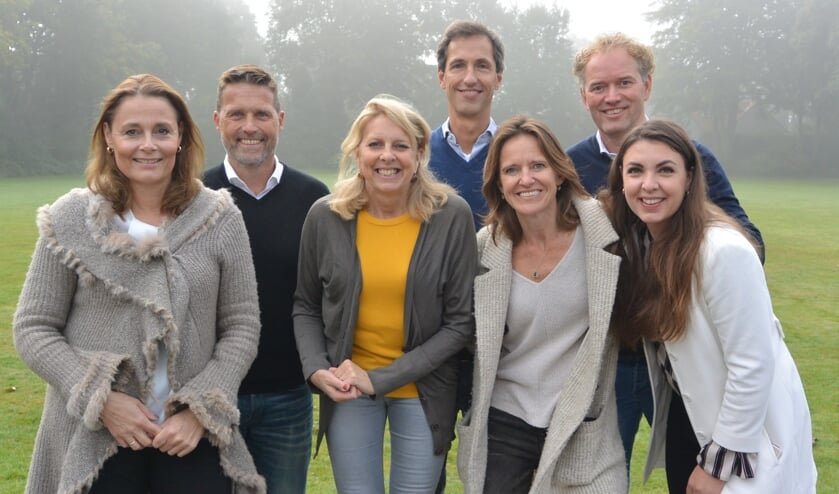 Het bestuur van de nieuwe vereniging met in het midden voorzitter Simon Morsink.