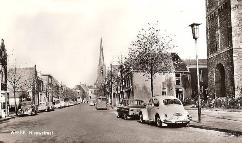Zo ging parkeren op de Nieuwstraat in 1955.