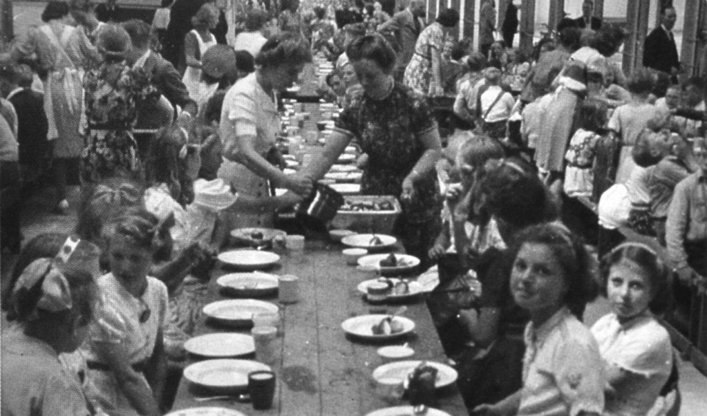 Er werden in de Hongerwinter 12 maaltijden verzorgd door het CLN, waaronder een erwtensoepmaaltijd vlak voor kerst 1944.