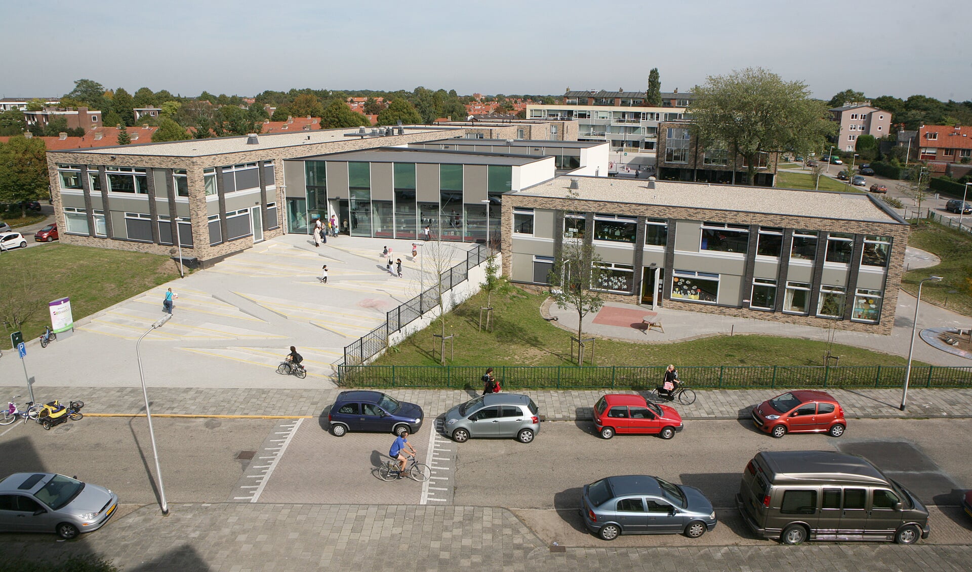 De brede school aan de Lange Heul.