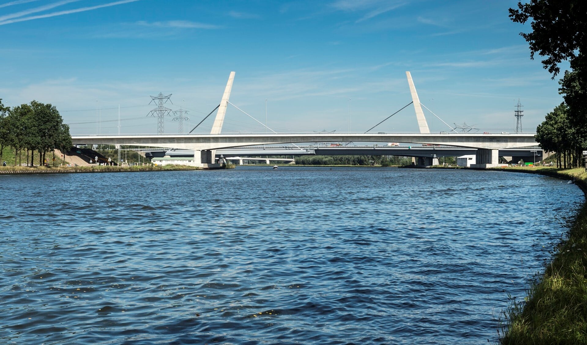 De Betlembrug over het Amsterdam-Rijnkanaal