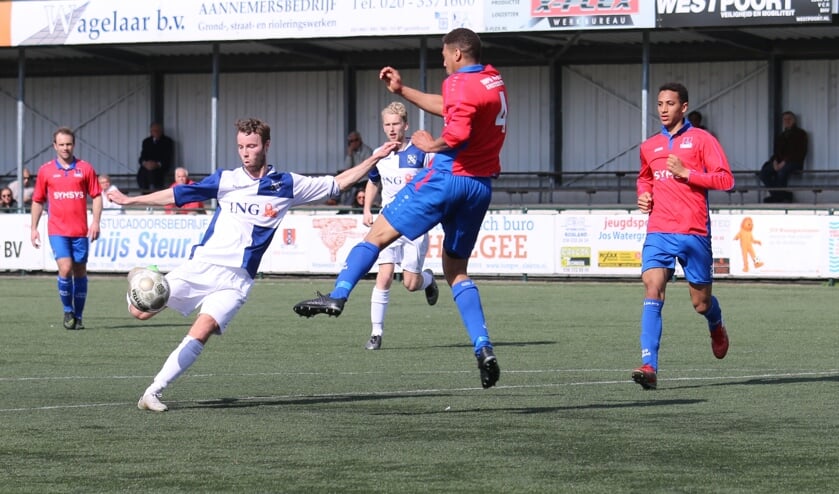 Rick van der Velden scoort de 2-2 voor SDO.