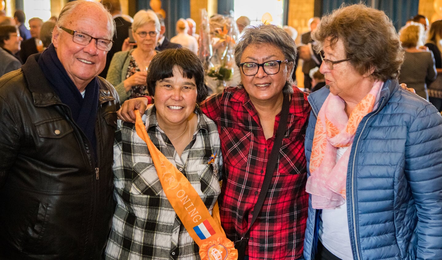 Ria de Jong (tweede van links) in 2017. 