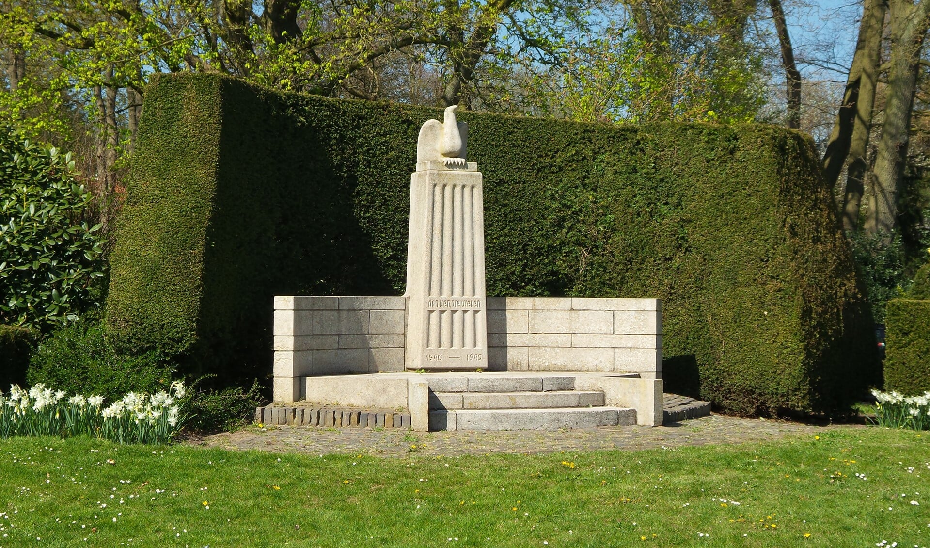 Het monument in het Burgemeester Klarenbeekpark.