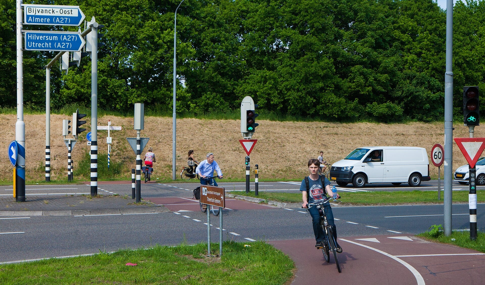 De kruising bij de Randweg wordt door steeds meer fietsers gebruikt en er wordt gekeken naar een veiligere oversteek.
