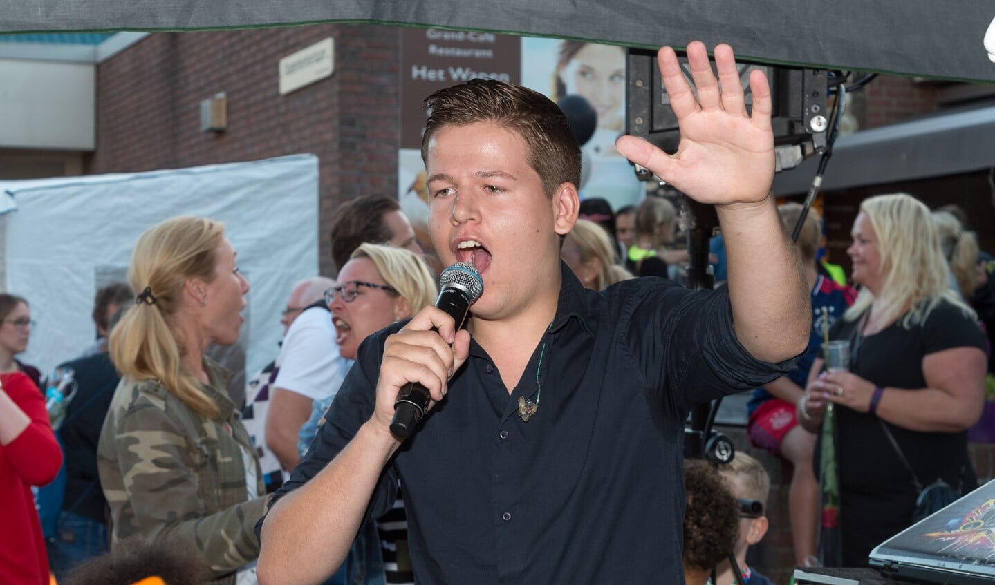 De Diemense zanger Sven Versteeg is een van de artiesten die zaterdag optreden.