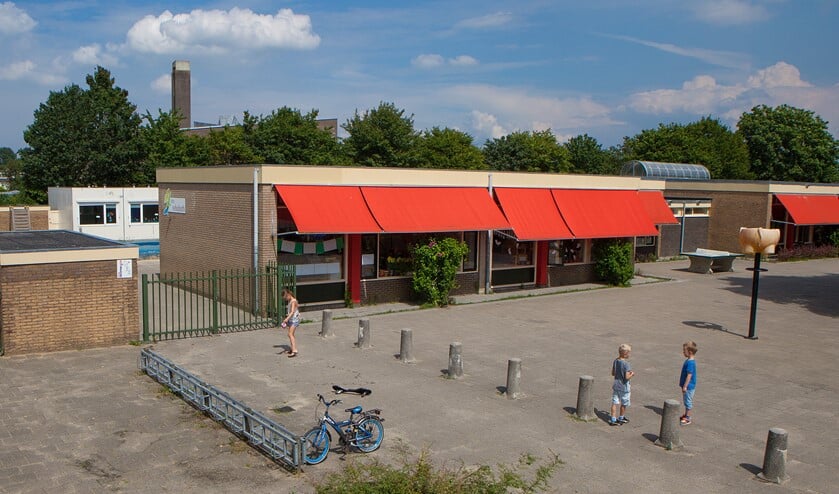 <p>De Rehobothschool, gebouwd in 1968, is een van de scholen waarbij de ventilatie niet voldoet.</p>