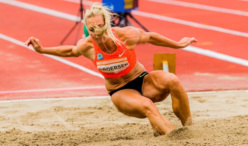 Nadine Broersen is ook te bewonderen bij het verspringen.