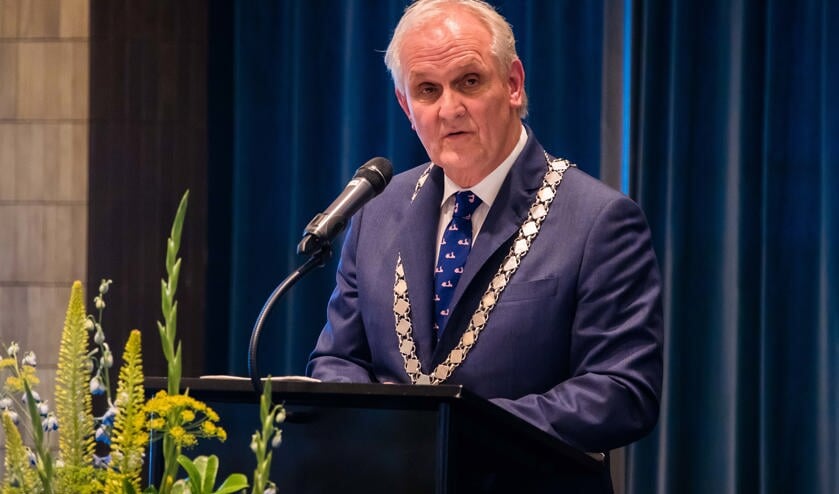 Burgemeester Broertjes.