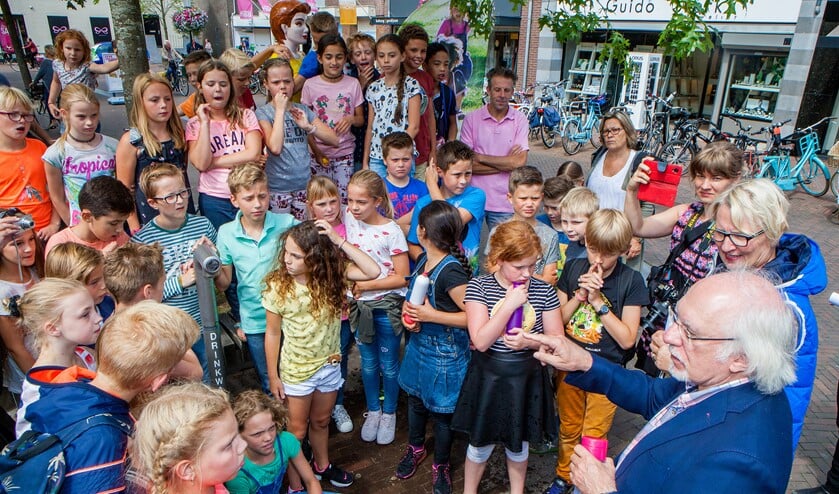 De officiële ingebruikname van het watertappunt op het Oude Raadhuisplein.