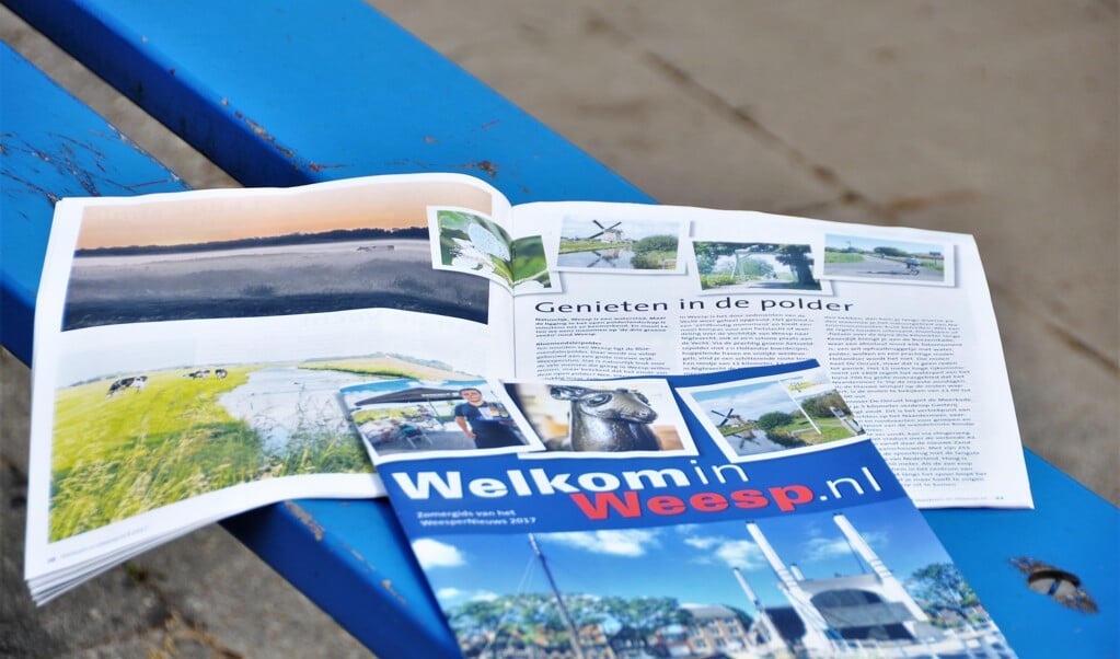 Op een bankje in de zon - en dan lekker lezen in 'Welkom in Weesp', de zomergids van het WeesperNieuws. 