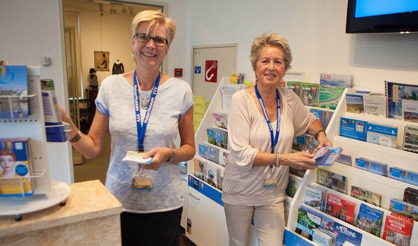 De VVV in het Huizer Museum kan dankzij vrijwilligers beperkt open.