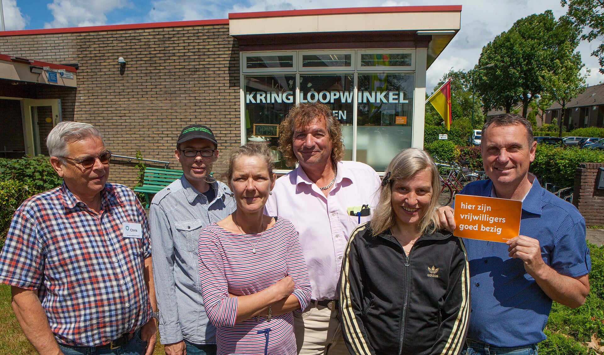 Vrijwilligers van Kringloopwinkel Huizen willen de volkstuinenvereniging in deze moeilijke tijd steunen.