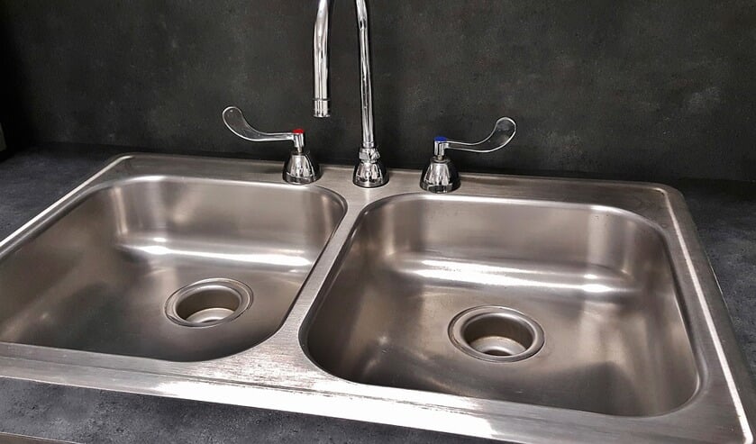 Zit er onder de kraan misschien nog een loden waterleiding?