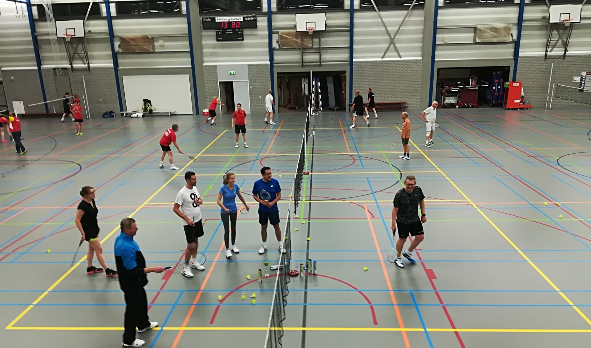 Thuishal voor badmintonvereniging Huizen '96 is Sportcentrum De Meent.