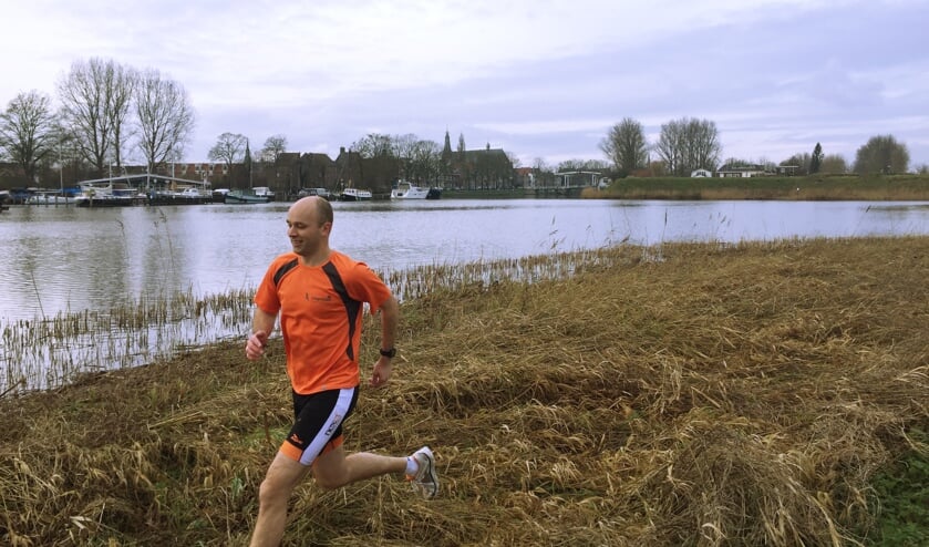 Bjorn van der Neut loopt graag hard op de 's-Gravelandseweg.