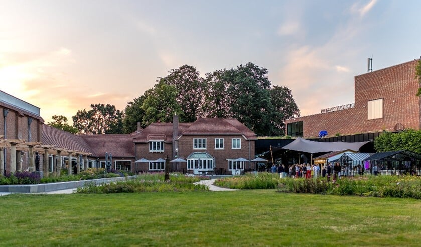 De Beeldentuin en het terras gaan straks weer open. Het museum wordt nog gerenoveerd.