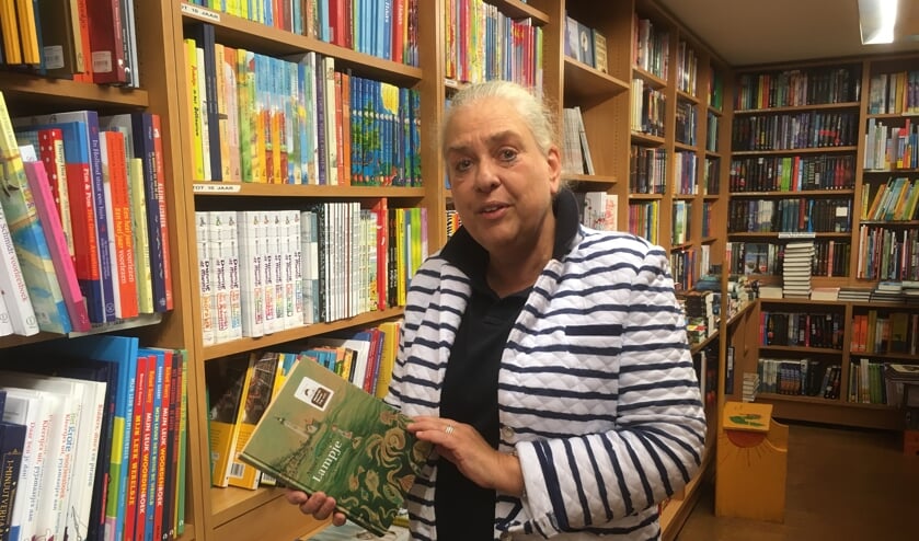 Lenneke Gons van boekhandel Los raadt het kinderboek 'lampje' aan.