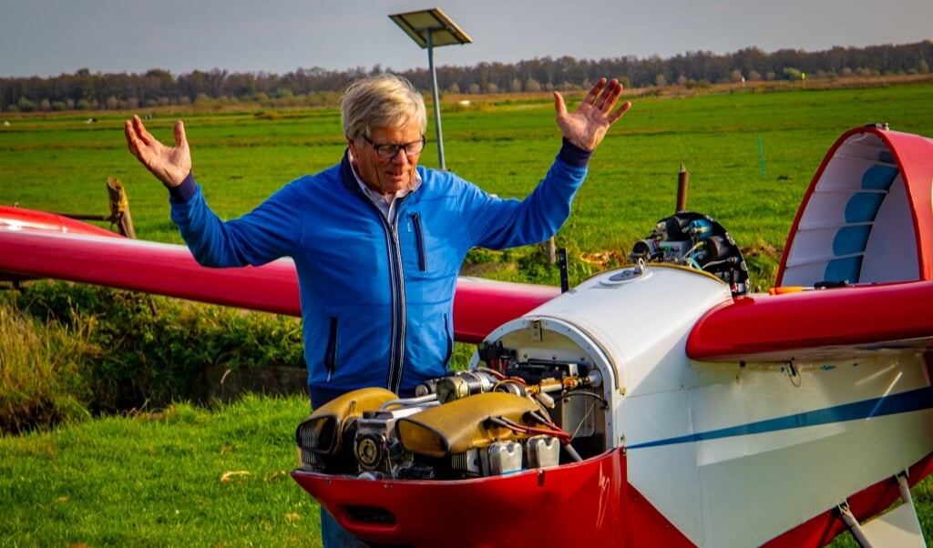 Bert Kuijper kan er de volgende dag wel een grap om maken. Hoe kon zijn vliegtuig de propeller verliezen?