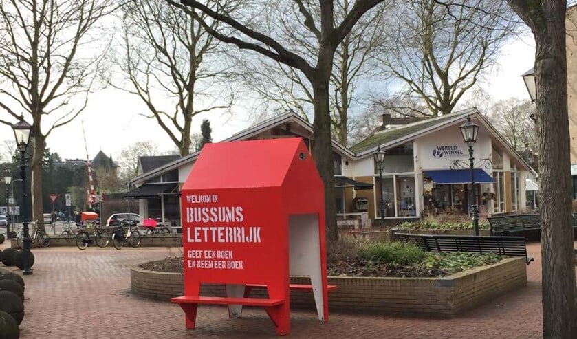 De bukbieb op het Julianaplein in Bussum