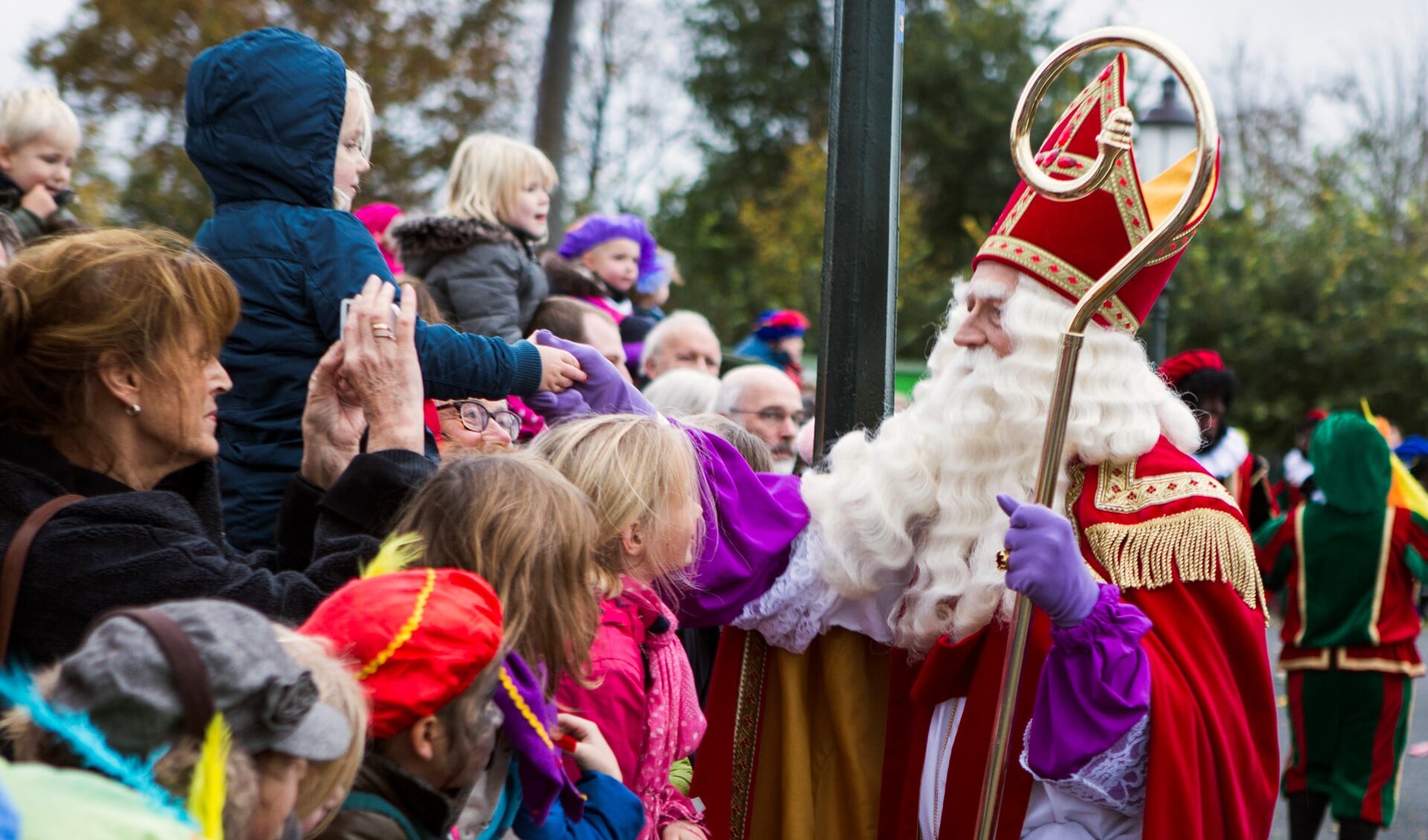 Sint hoopt dat bij zijn aankomst heel veel kinderen op hem staan te wachten in het Nautisch Kwartier.