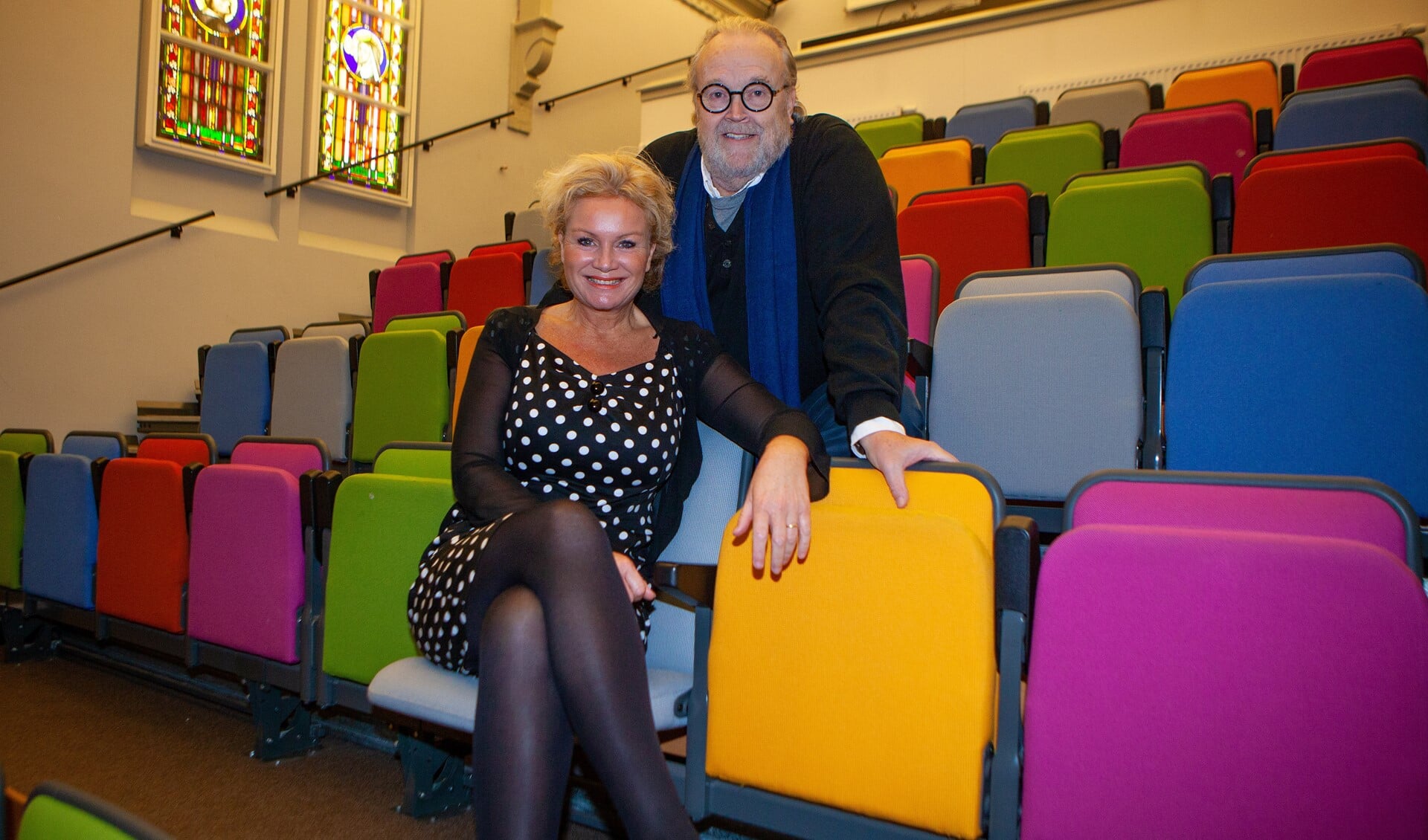 Astrid Cattel en Maurice Hermans in het kleurrijke Brinkhuis-theater.