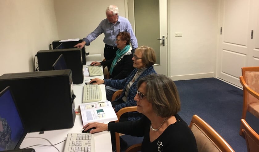 <p>De computerlessen starten in september weer.</p>