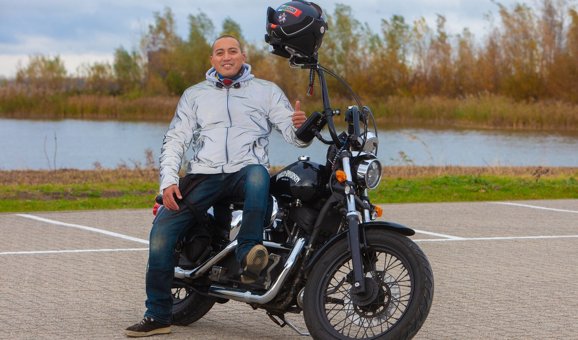 Organisator Robbert Kuypers rijdt zelf ook al weer een aantal jaren op een Harley-Davidson.