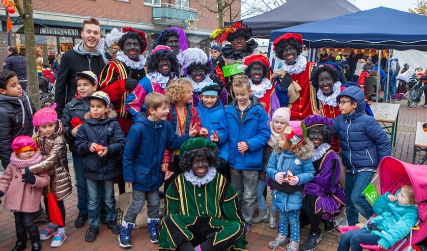 Gezellig met de Pieten op de foto in de Oostermeent.