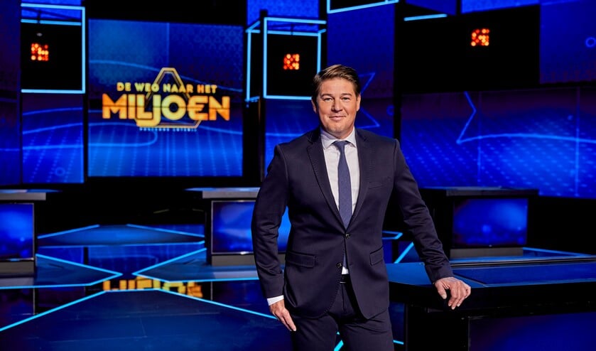 Martijn Krabbé presenteert 'Postcode Loterij De Weg naar het Miljoen'.